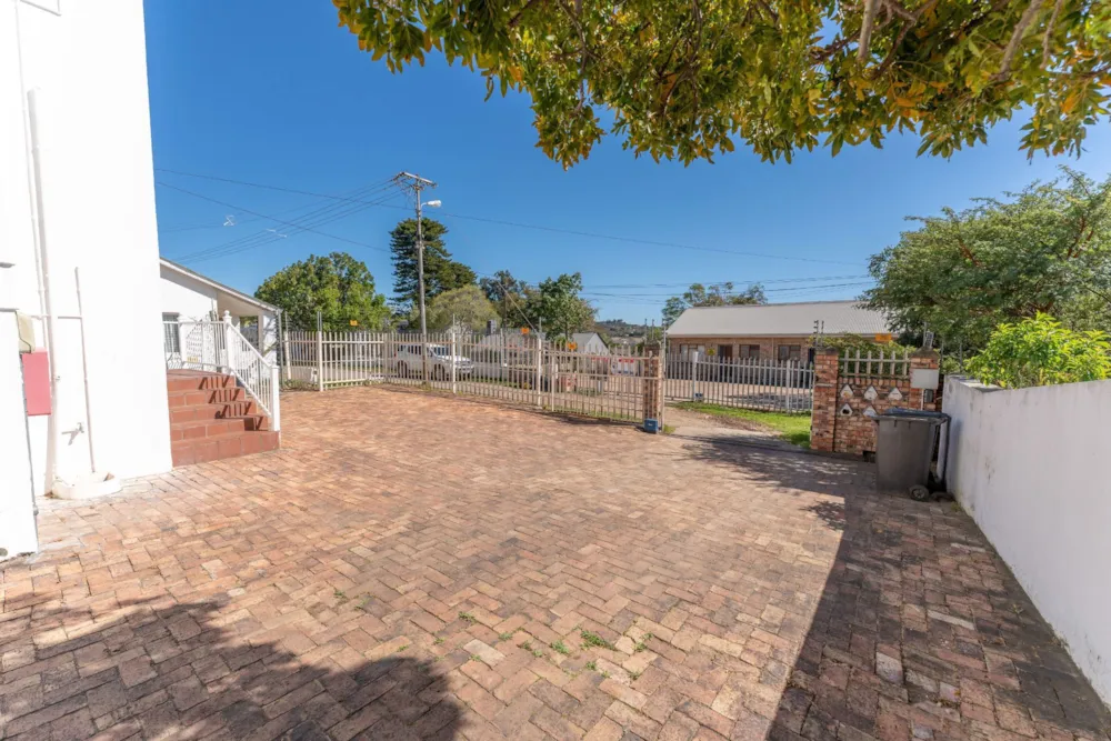 Multi-storey apartment sold in Grahamstown Central (Makhanda Central)  - 1GC1639962
