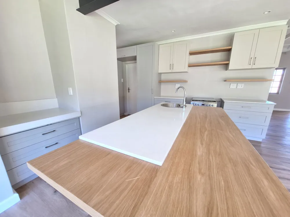 House let in Sandbaai - ONL1733572