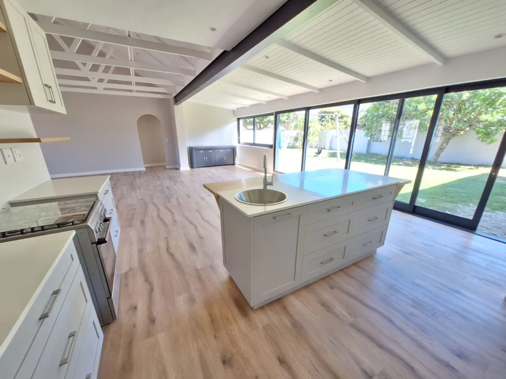 House let in Sandbaai - ONL1733572