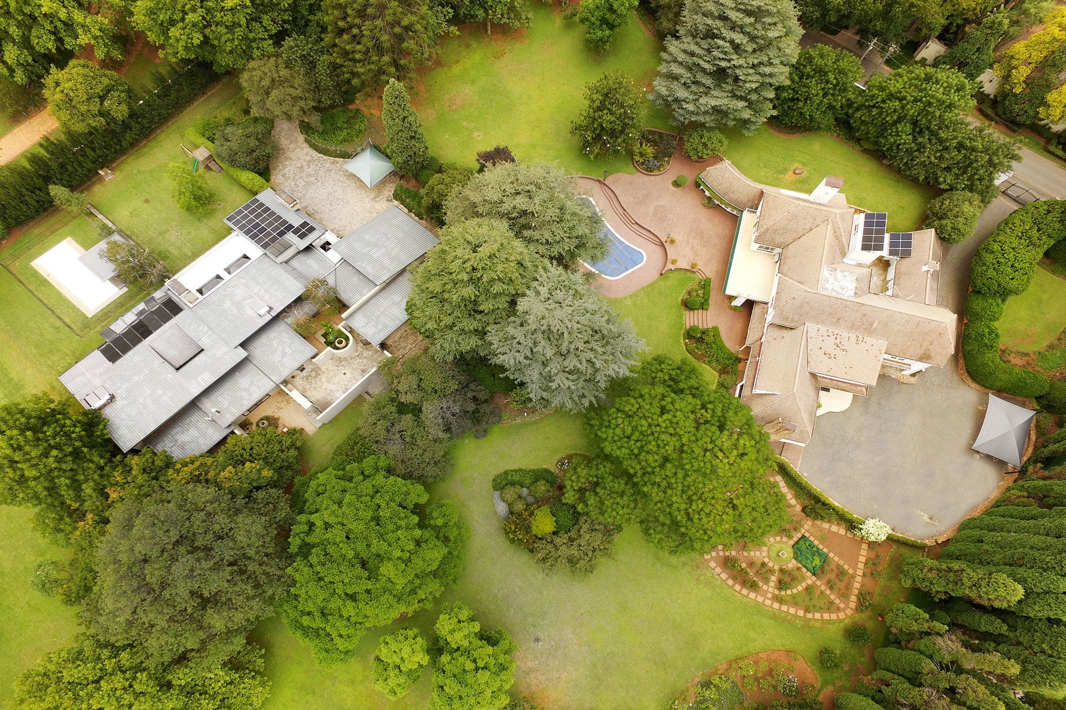 Security estate home for sale in Hyde Park, Sandton - HP1645949
