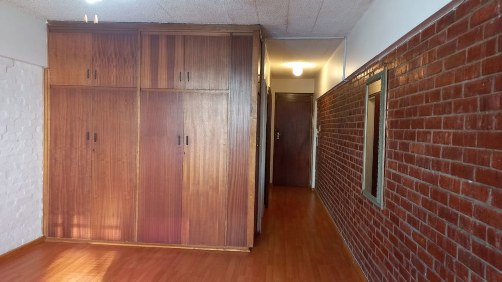 Bachelor apartment for sale in Humewood - 1PLZ1693869