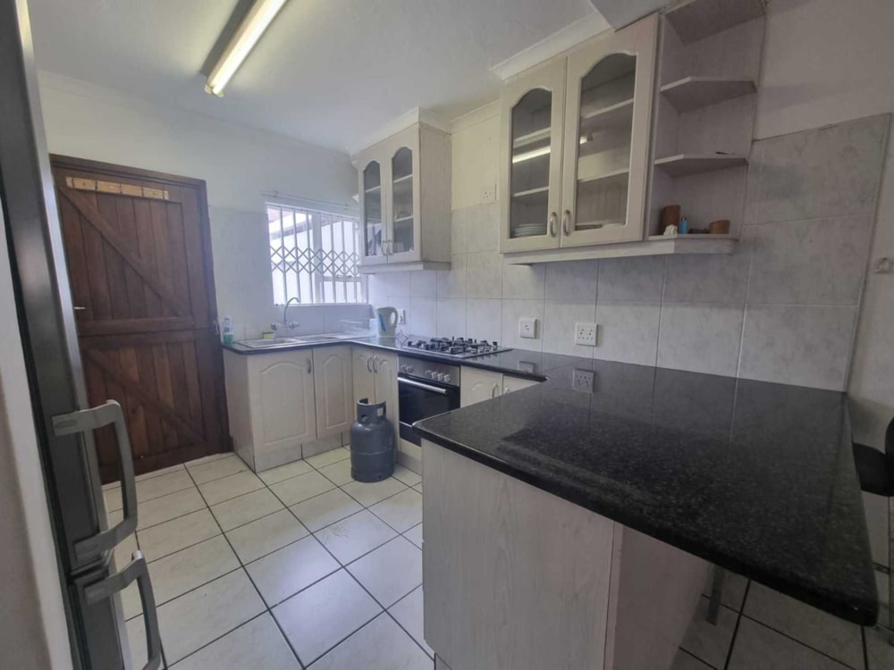 Security complex home to rent in Meer en See - 1RY1742942 Security complex home to rent in Meer en See - 1RY1742942
