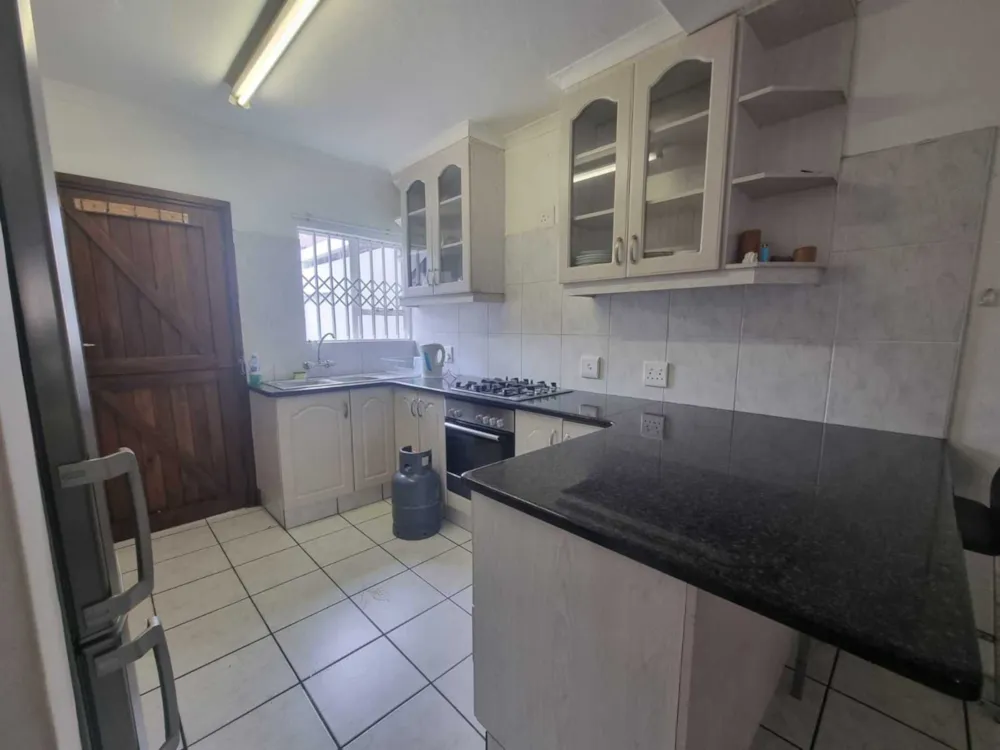 Security complex home to rent in Meer en See - 1RY1742942 Security complex home to rent in Meer en See - 1RY1742942
