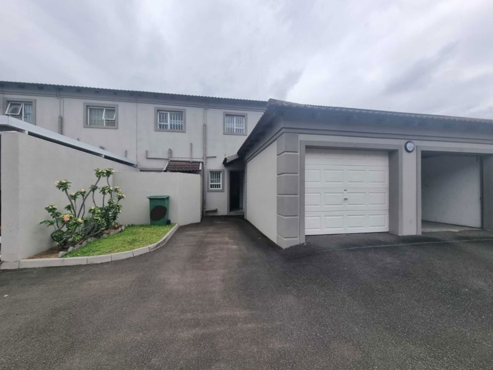 Security complex home to rent in Meer en See - 1RY1742942 Security complex home to rent in Meer en See - 1RY1742942