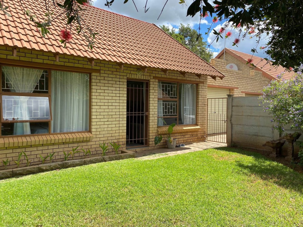 Townhouse to rent in Langenhovenpark - 1BX1734084 Townhouse to rent in Langenhovenpark - 1BX1734084