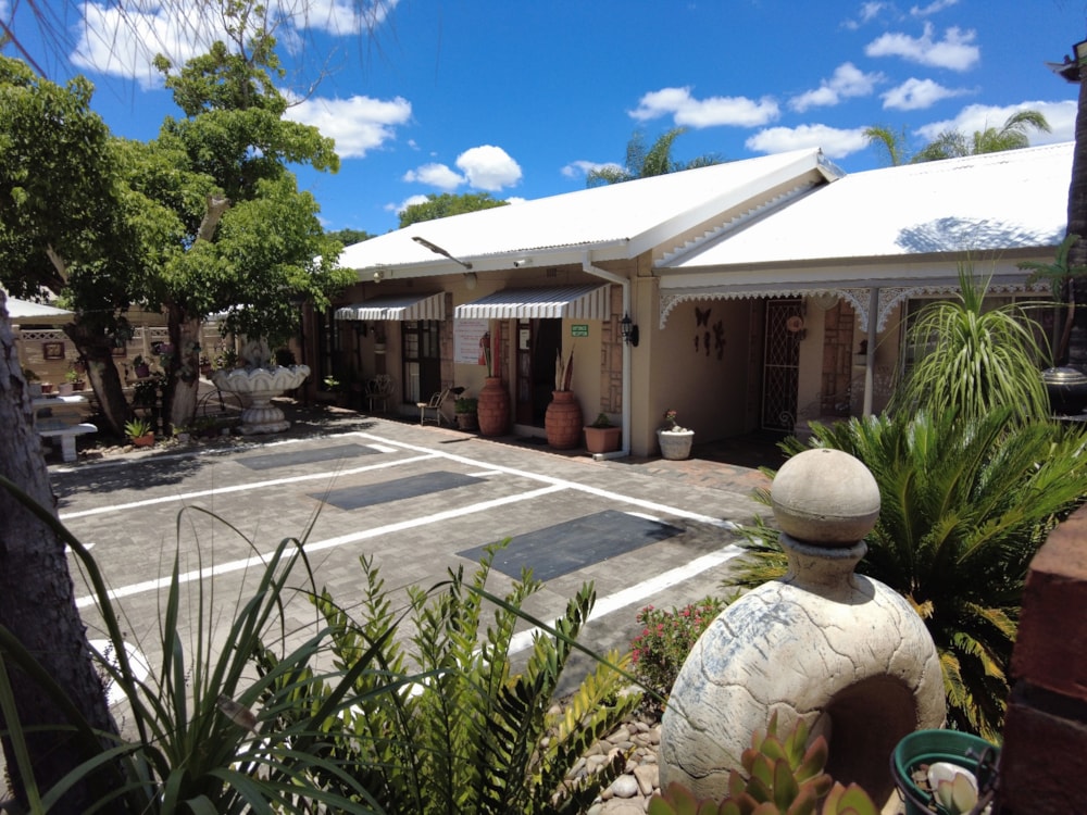 Commercial Building for sale in Rhodesdene - 1KJ1645537