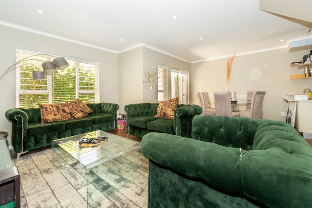 Townhouse to rent in Bryanston - JBL1738414