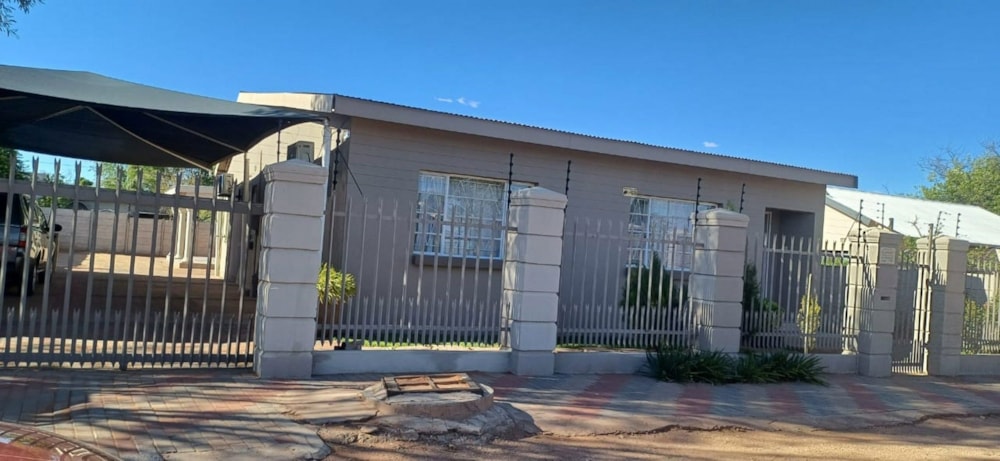 House for sale in Flora Park, Upington - 1NA1641013