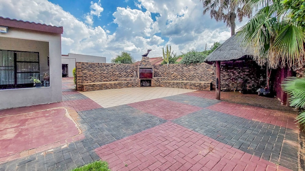 House for sale in Mooinooi - 1HR1711293