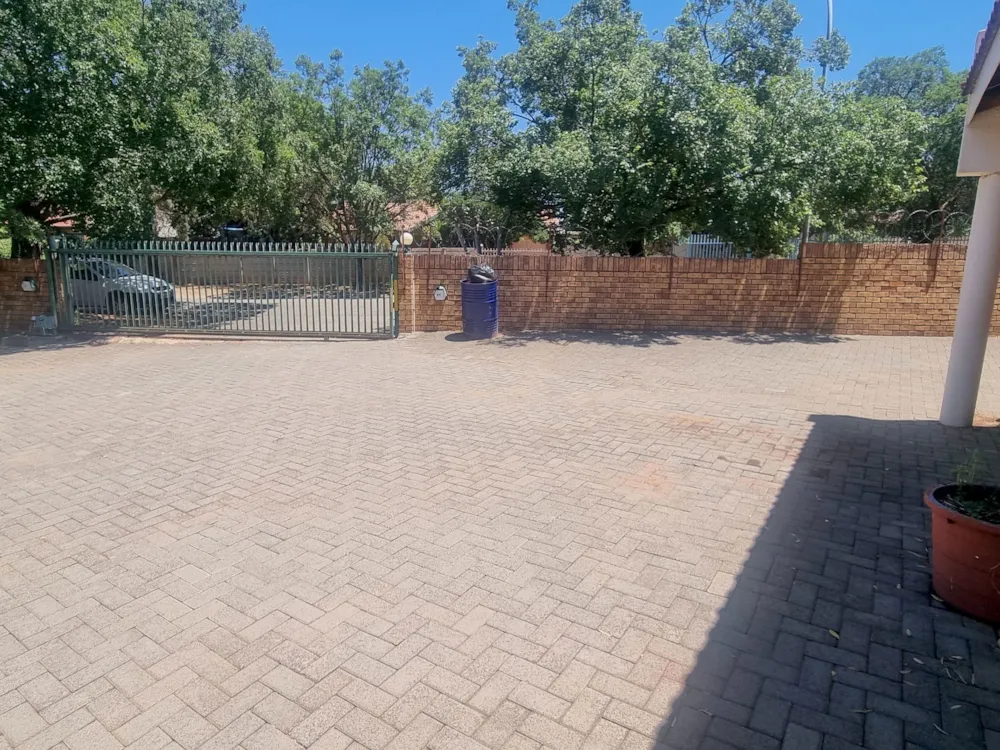 Semi-detached house let in Uitsig, Bloemfontein - 1BX1724558 Semi-detached house let in Uitsig, Bloemfontein - 1BX1724558