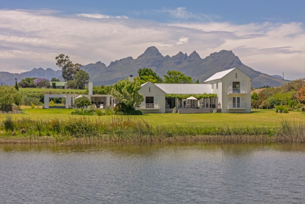 Lifestyle property for sale in Stellenbosch Farms - ST1643436