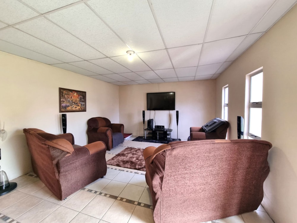 House for sale in Rensburg - 1SP1700886