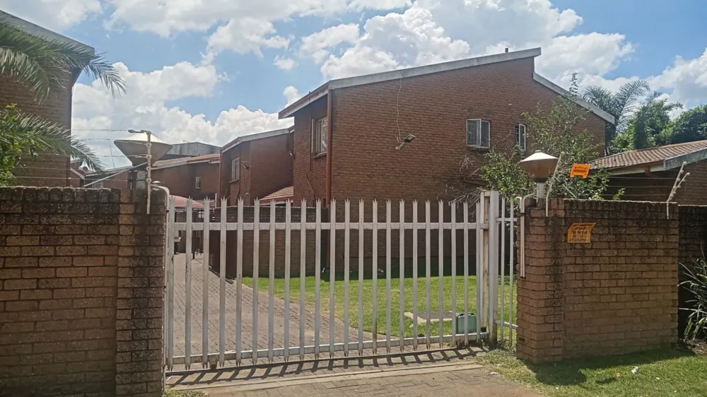 Townhouse for sale in Vereeniging Central - 1VT1644482 Townhouse for sale in Vereeniging Central - 1VT1644482