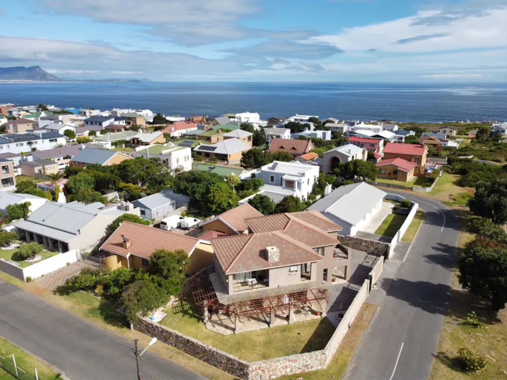 Double-storey house for sale in Kleinmond - KN1753954 Double-storey house for sale in Kleinmond - KN1753954