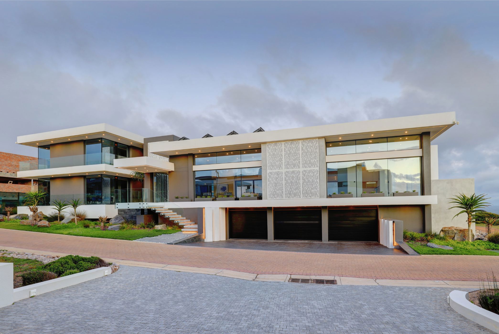 Double-storey house for sale in Pinnacle Point Golf Estate - 1MB1644522