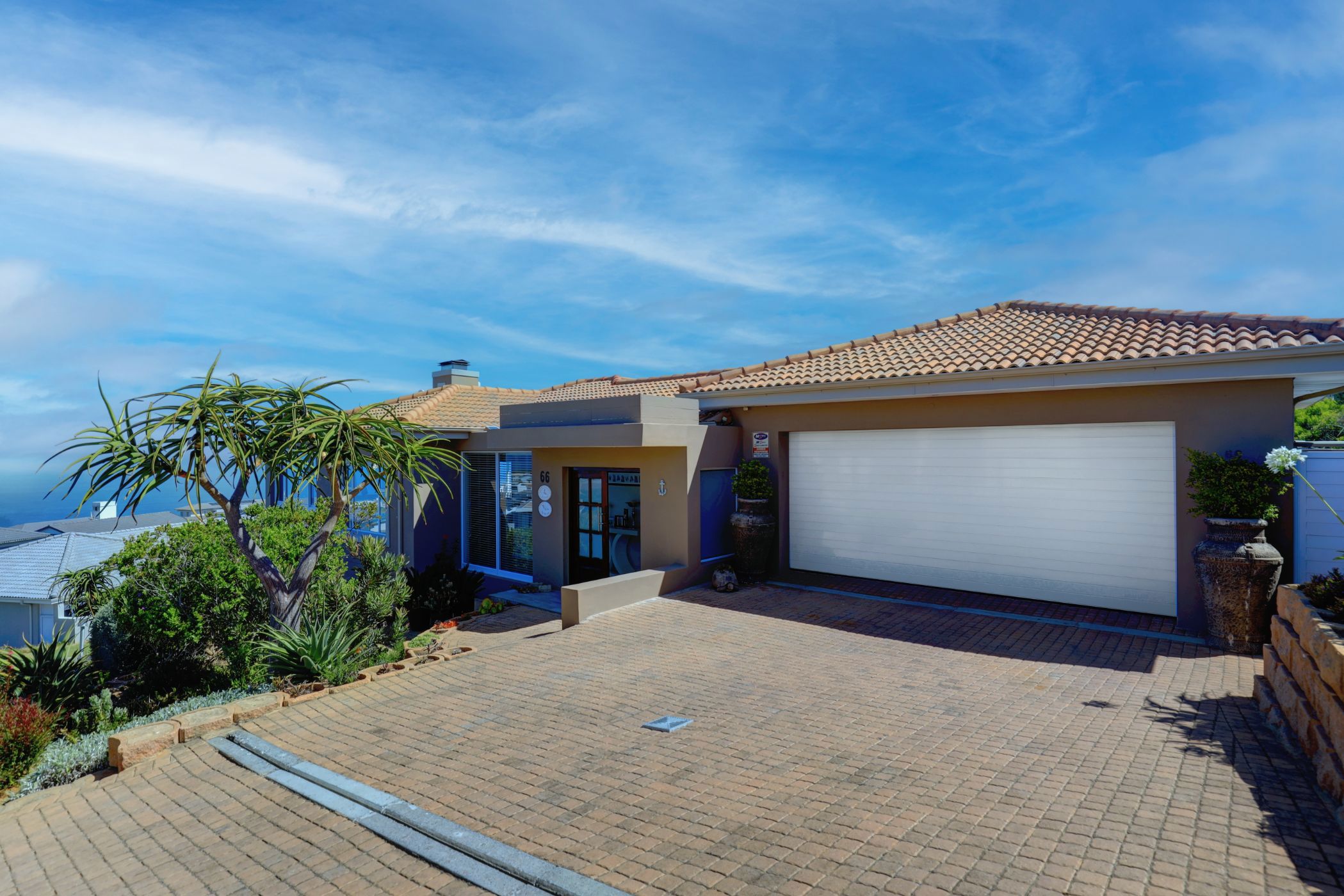 House for sale in Pinnacle Point Golf Estate - 1MB1644989