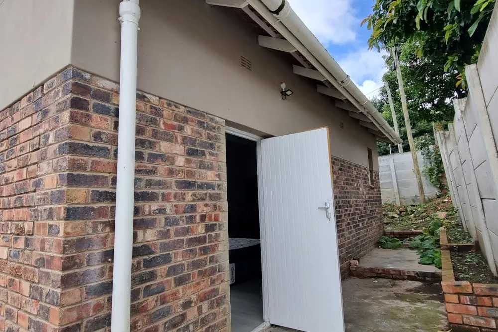 Bachelor apartment to rent in Sunnyside, Grahamstown, Makhanda - 1GC1749161 Bachelor apartment to rent in Sunnyside, Grahamstown, Makhanda - 1GC1749161