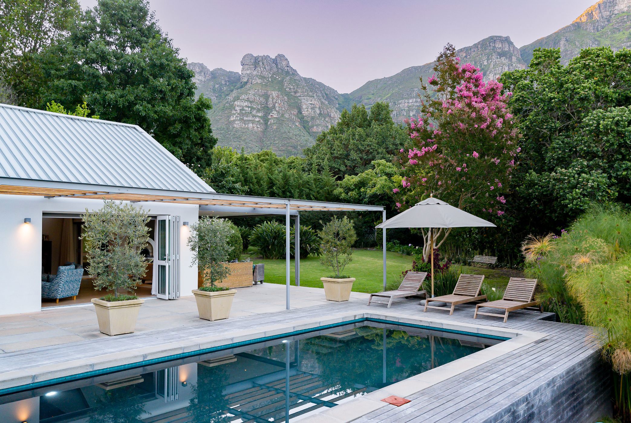 House sold in Bishopscourt - KW1609828