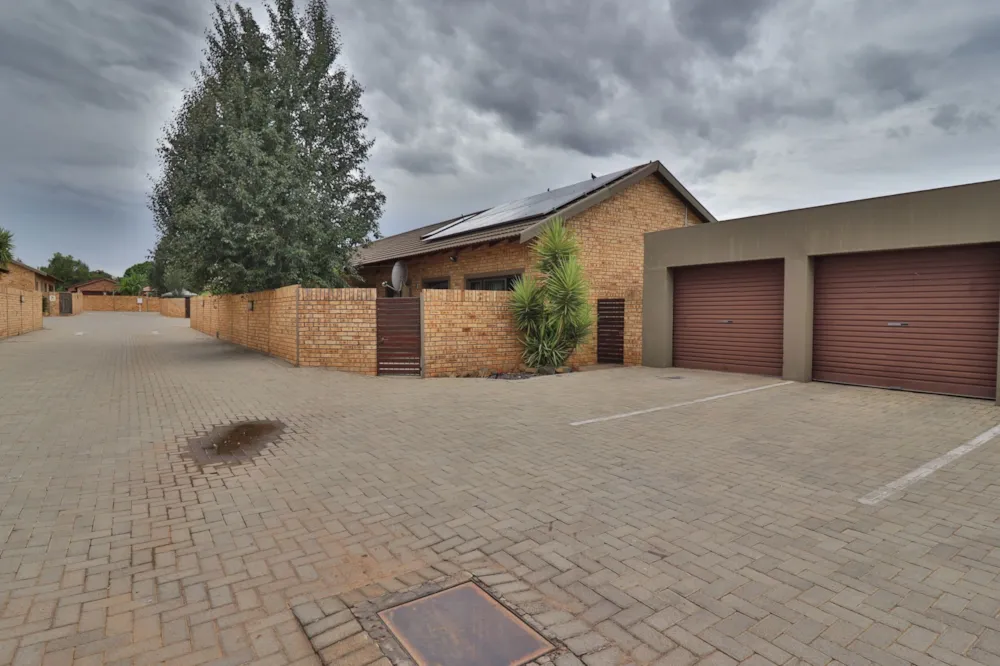 Townhouse to rent in Langenhovenpark - 1BX1753824 Townhouse to rent in Langenhovenpark - 1BX1753824