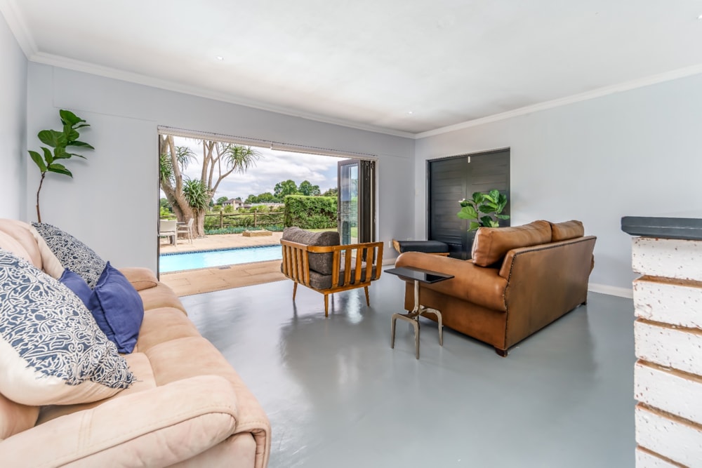 Security complex home for sale in Acutts Estate - 1KF1752069