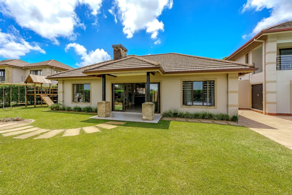 Security complex home for sale in Acutts Estate - 1KF1752069 Security complex home for sale in Acutts Estate - 1KF1752069