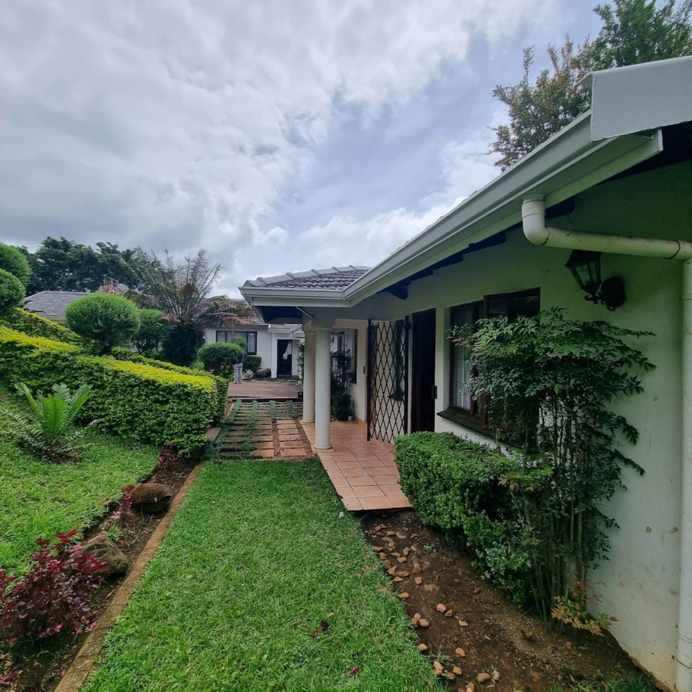 Bachelor apartment to rent in Hillcrest, Upper Highway - 1KF1732980