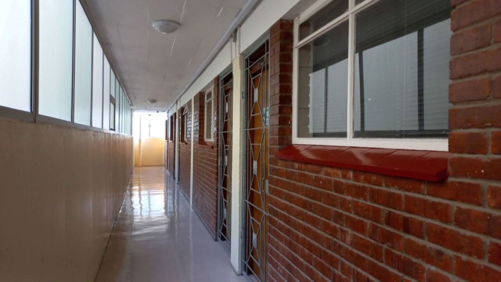 Bachelor apartment for sale in Humewood - 1PLZ1693872