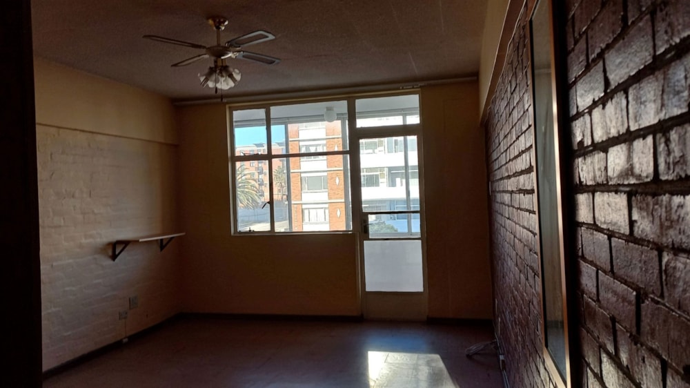 Bachelor apartment for sale in Humewood - 1PLZ1693872