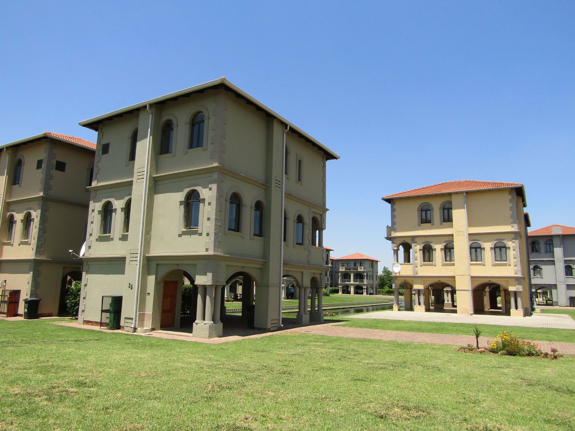 House for sale in Ifafi - 1HR1581353