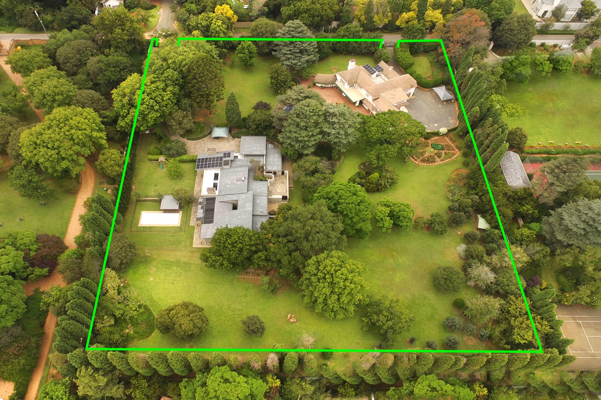 Security estate home for sale in Hyde Park, Sandton - HP1645949