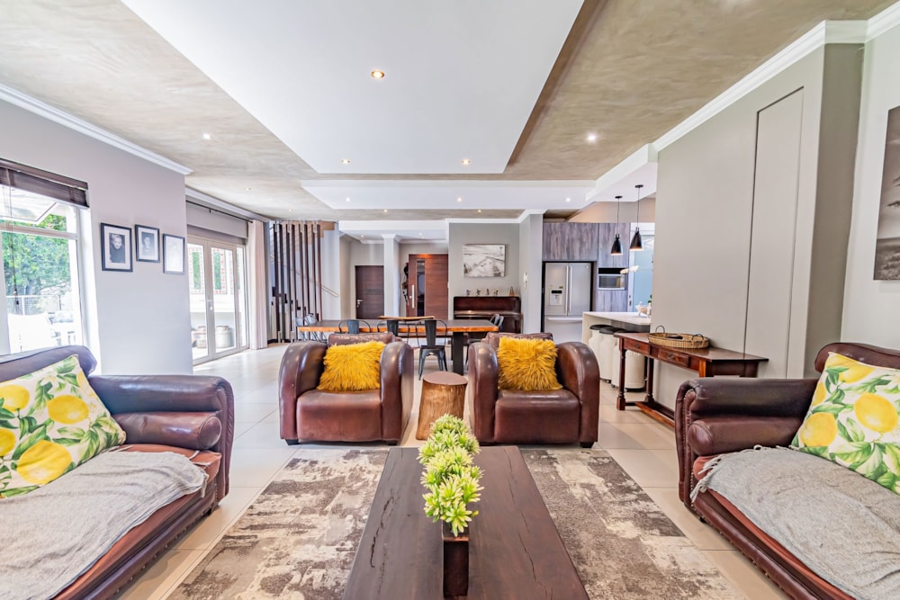 Double-storey house for sale in Menlo Park - PT1740284 Double-storey house for sale in Menlo Park - PT1740284