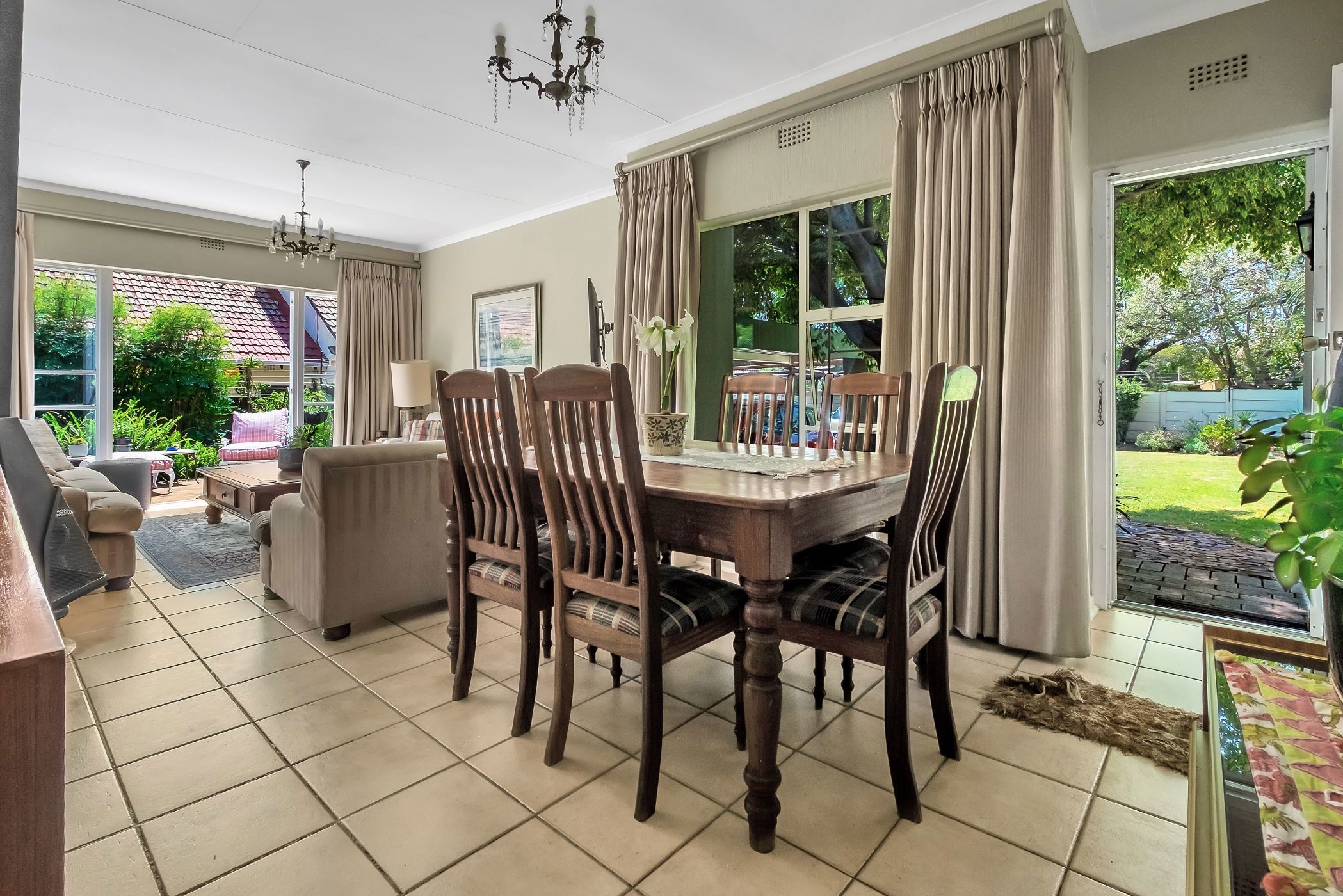 House for sale in Johannesburg North, Fourways Area - FW1648362