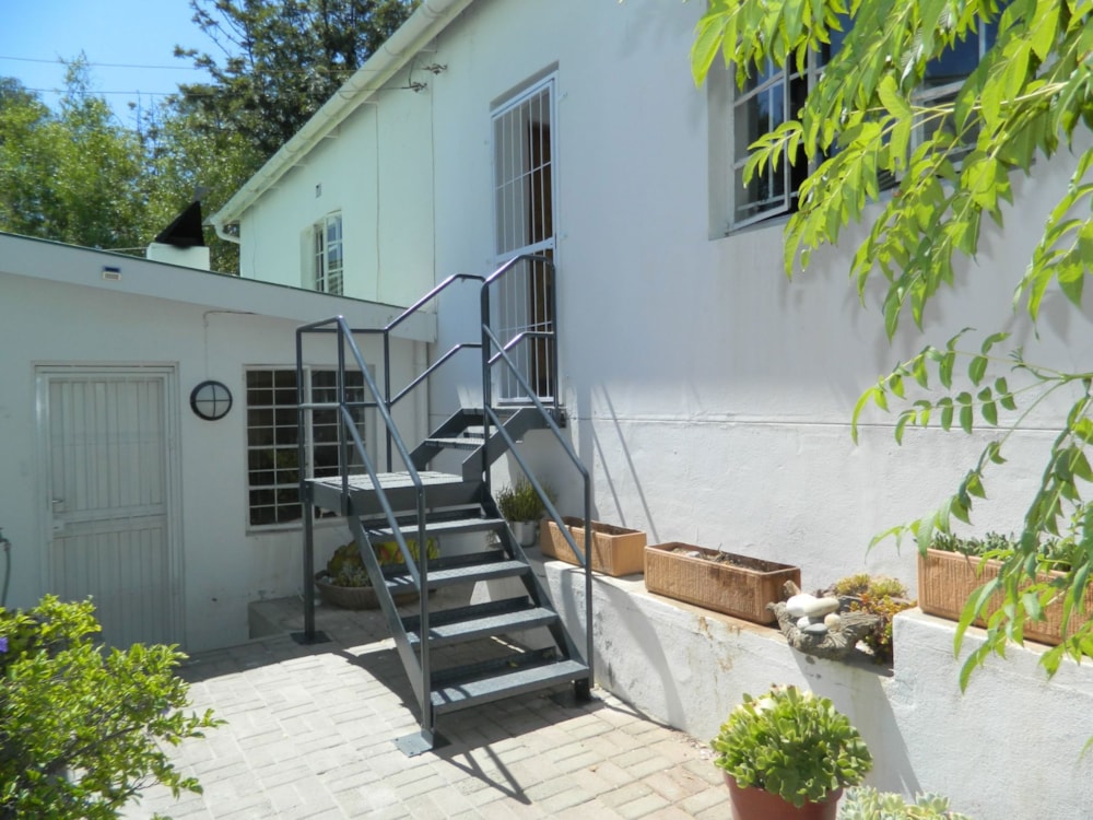 Bachelor apartment to rent in Springbok - 1NA1717079 Bachelor apartment to rent in Springbok - 1NA1717079