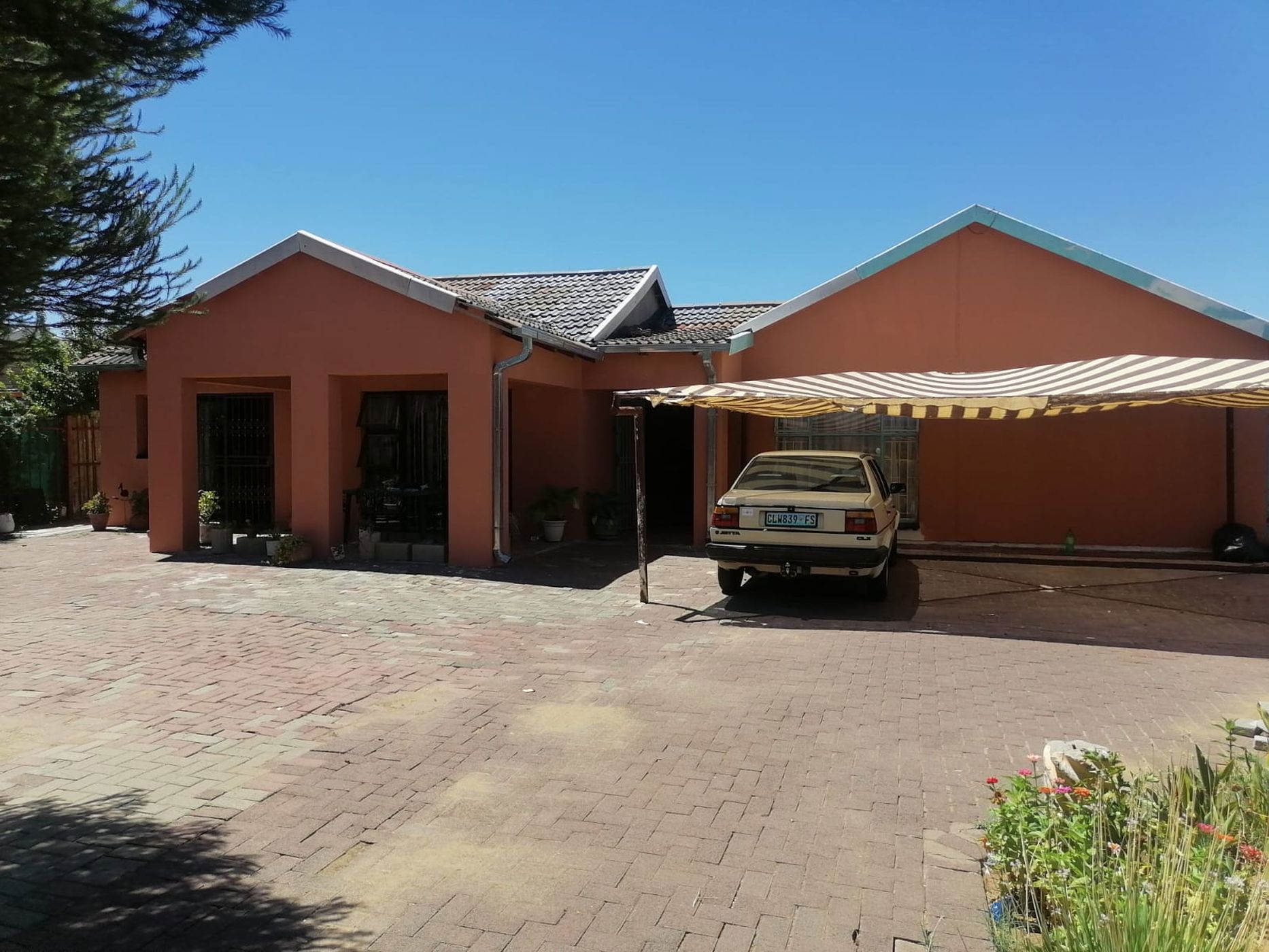 House for sale in Lourierpark - 1BX1647957