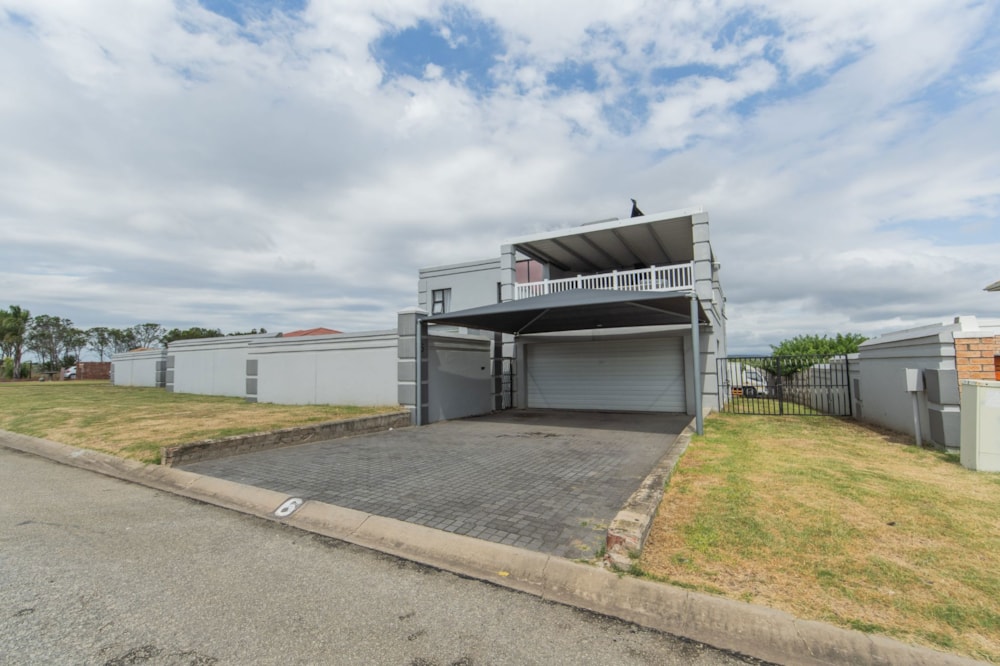 Double-storey house for sale in Strelitzia Park - 1UK1648382