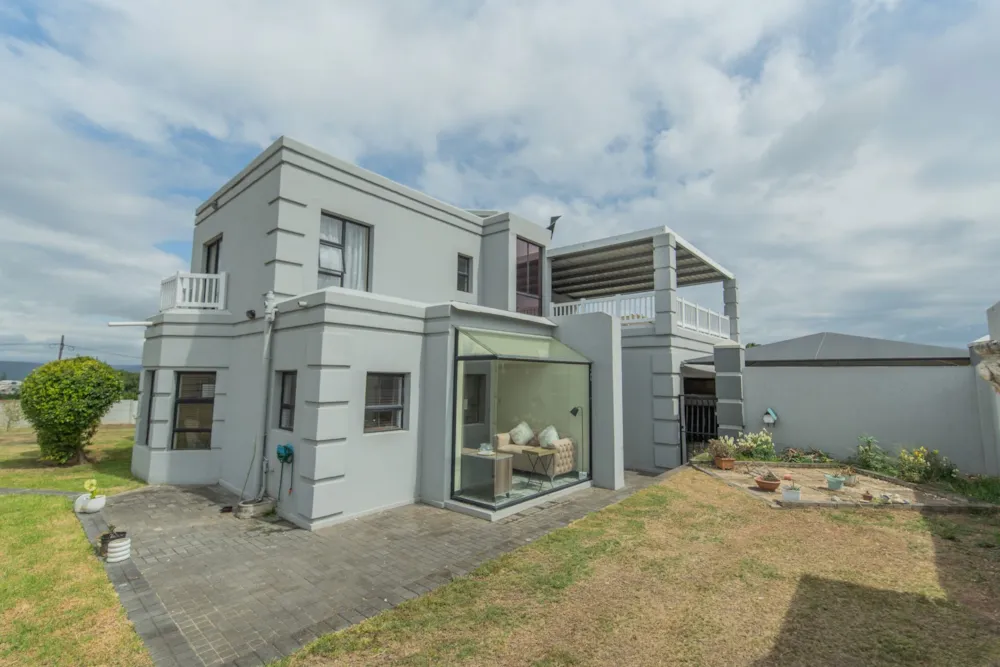 Double-storey house for sale in Strelitzia Park - 1UK1648382 Double-storey house for sale in Strelitzia Park - 1UK1648382