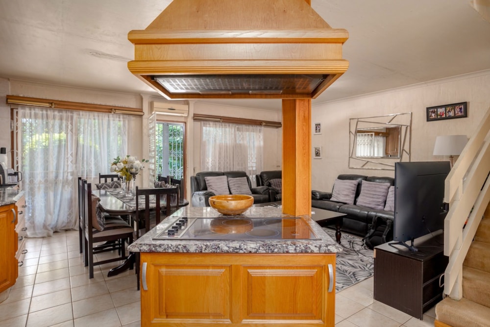 Townhouse for sale in Westridge, Durban - 1DA1646815 Townhouse for sale in Westridge, Durban - 1DA1646815