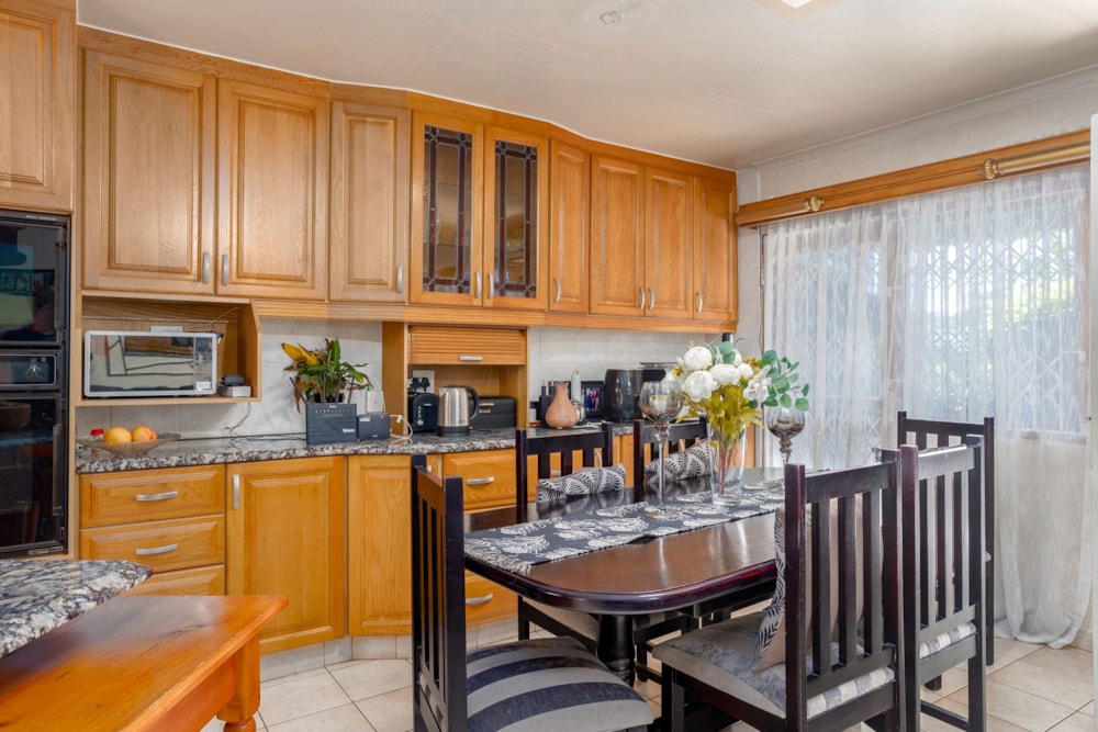 Townhouse for sale in Westridge, Durban - 1DA1646815 Townhouse for sale in Westridge, Durban - 1DA1646815