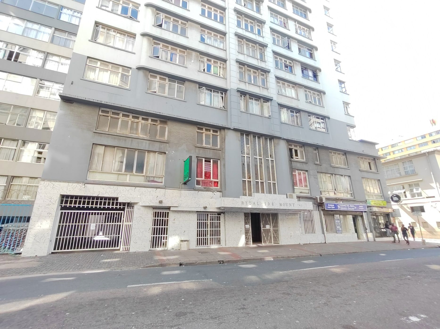 Bachelor apartment for sale in South Beach Durban - 1DA1646199