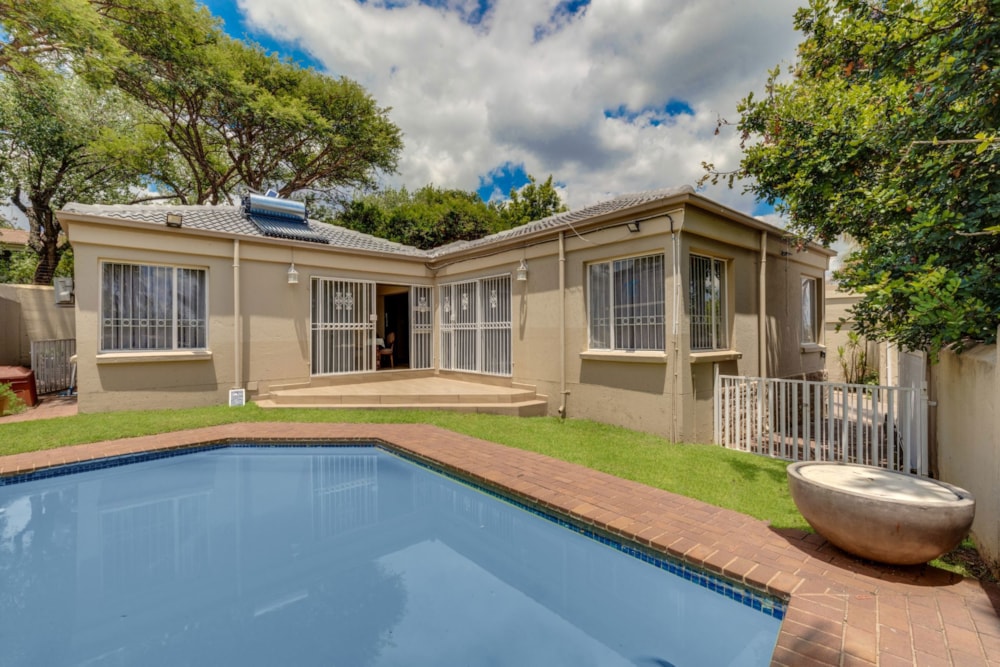 Cluster sold in Sunninghill Gardens - FW1692806 Cluster sold in Sunninghill Gardens - FW1692806