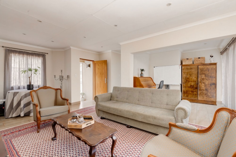 Cluster sold in Sunninghill Gardens - FW1692806 Cluster sold in Sunninghill Gardens - FW1692806