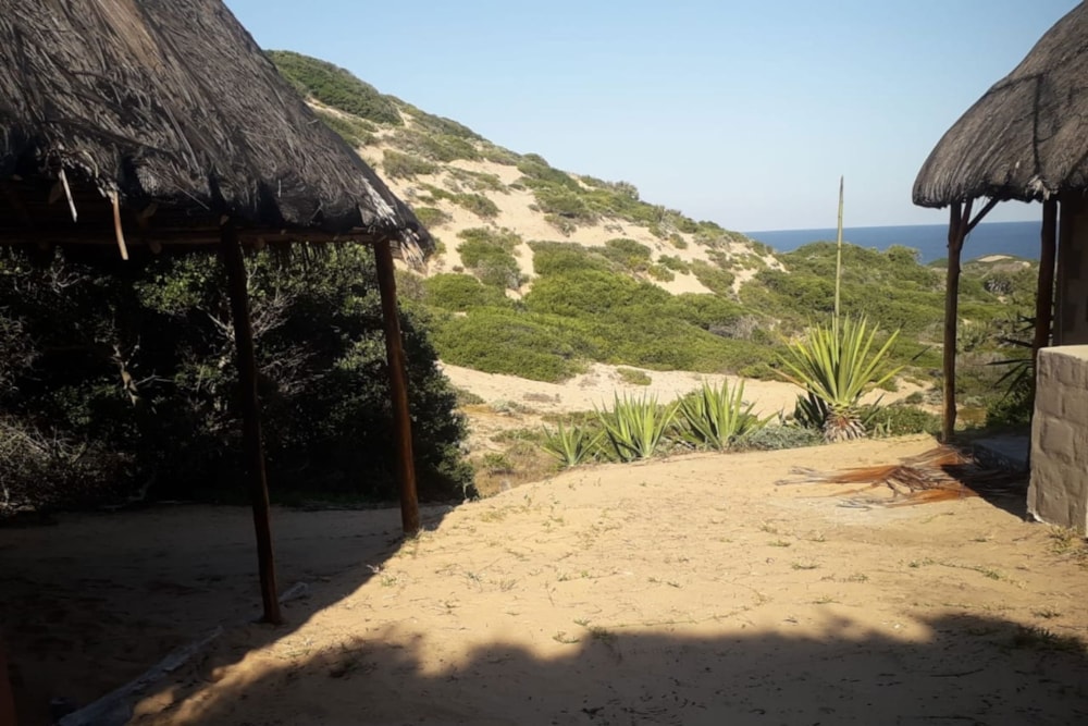 Beach bungalow for sale in Inharrime, Mozambique - 3MQ1591149