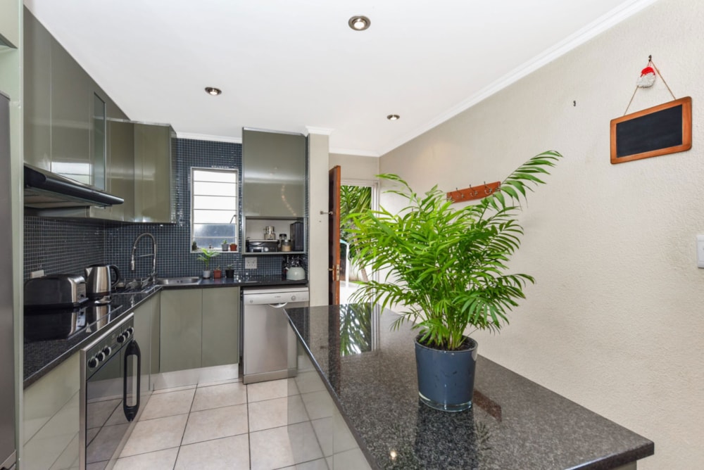 Townhouse sold in Douglasdale - FW1683422 Townhouse sold in Douglasdale - FW1683422