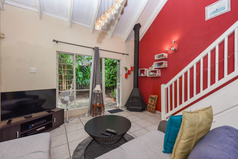 Townhouse sold in Douglasdale - FW1683422 Townhouse sold in Douglasdale - FW1683422