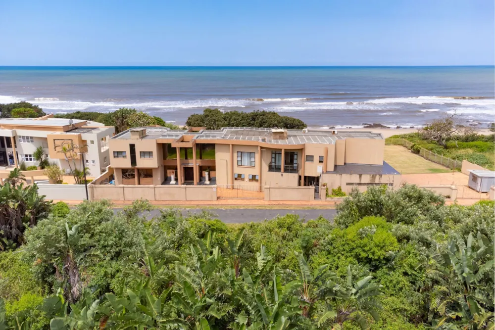 Beachfront villa for sale in Oslo Beach, Port Shepstone - 1PX1647552 Beachfront villa for sale in Oslo Beach, Port Shepstone - 1PX1647552