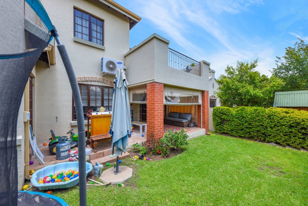 Townhouse for sale in Paulshof - FW1713428 Townhouse for sale in Paulshof - FW1713428