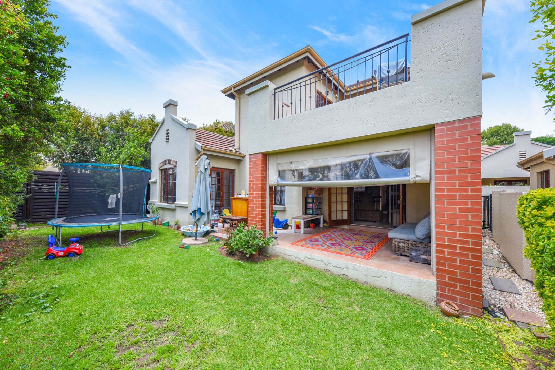 Townhouse for sale in Paulshof - FW1713428