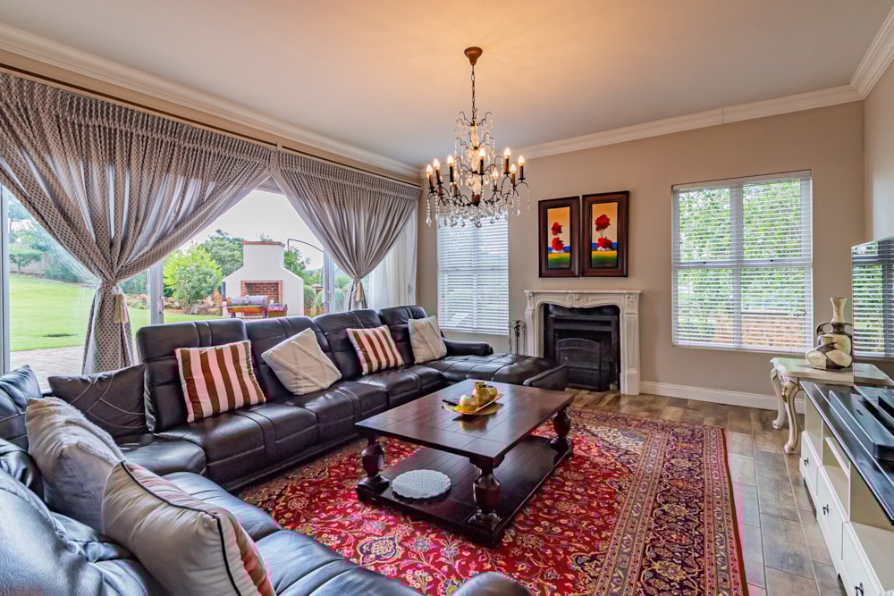 Double-storey house sold in Zwavelpoort SH - PT1645803 Double-storey house sold in Zwavelpoort SH - PT1645803