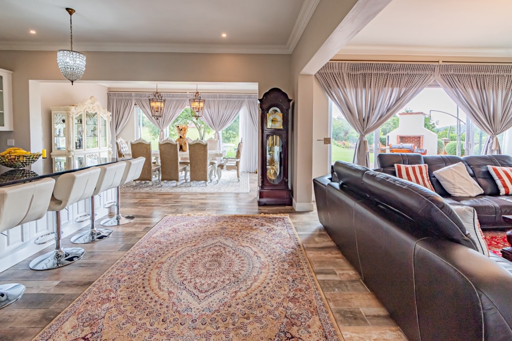 Double-storey house sold in Zwavelpoort SH - PT1645803 Double-storey house sold in Zwavelpoort SH - PT1645803