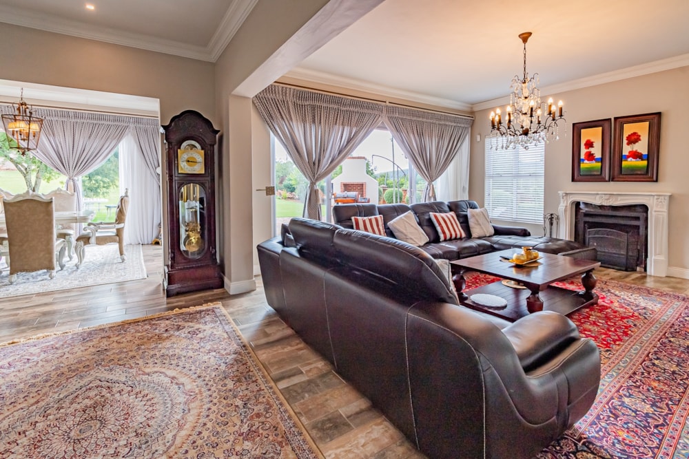 Double-storey house sold in Zwavelpoort SH - PT1645803 Double-storey house sold in Zwavelpoort SH - PT1645803